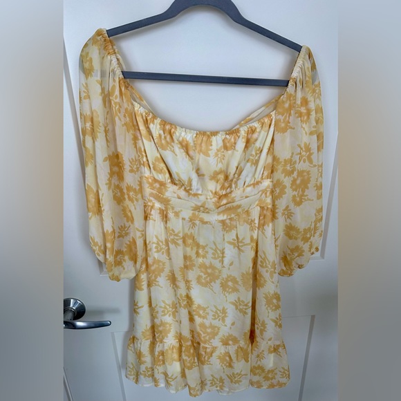YELLOW AND WHITE OFF SHOULDER TIE BACK FLORAL SPRING MINI DRESS (medium) tags - Picture 9 of 16